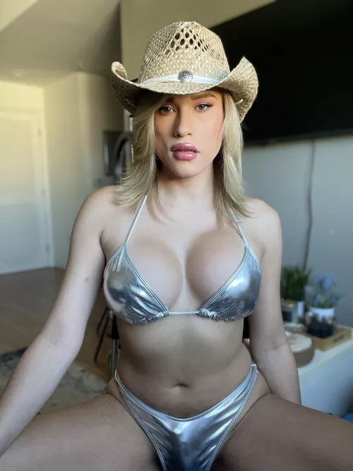 how does my bulges makes you feel? by Cuteepiee_Rose