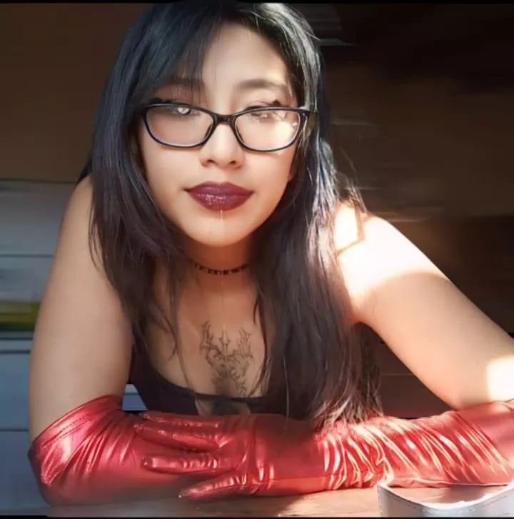 
I will give you a drink with my saliva, it is an honor for you to see me in this photo posted by Virtualuuxx