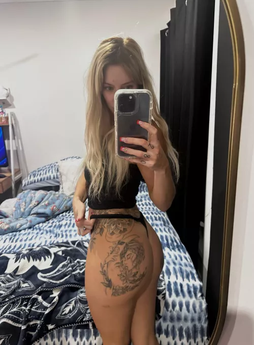 I’m in the mood for some attention by glassesbabyy