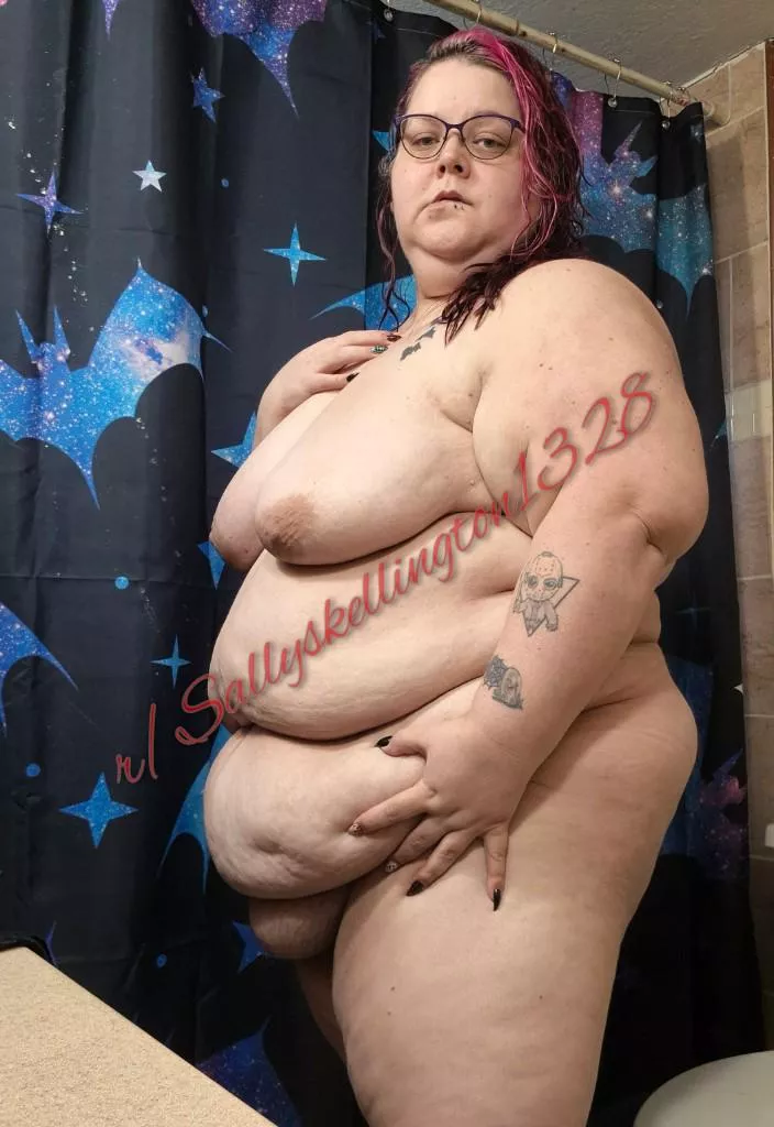 Let's be shower buddies posted by SallySkellington1328