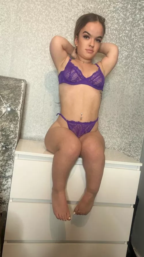 Midget armpit is lickable by LuminousLeopardk