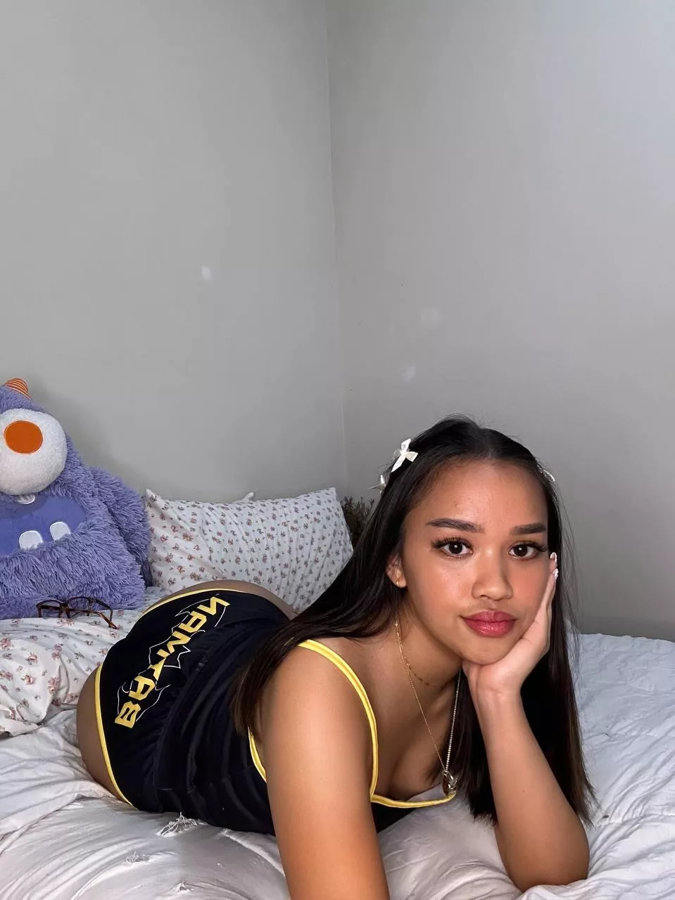 rate me? 1-10  posted by Amelialuvss