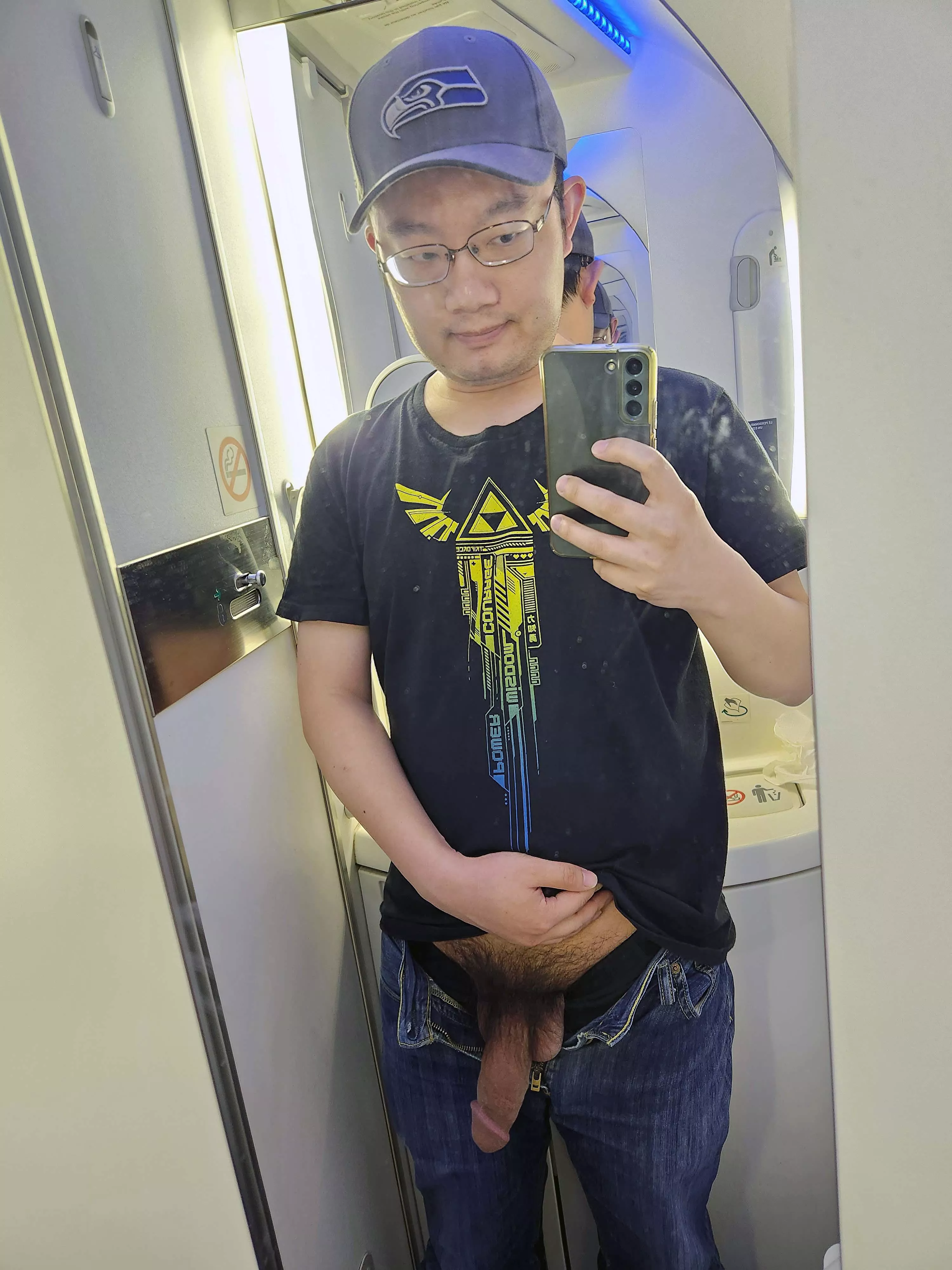 Some In Flight Entertainment on a Long Trip posted by altpnw123