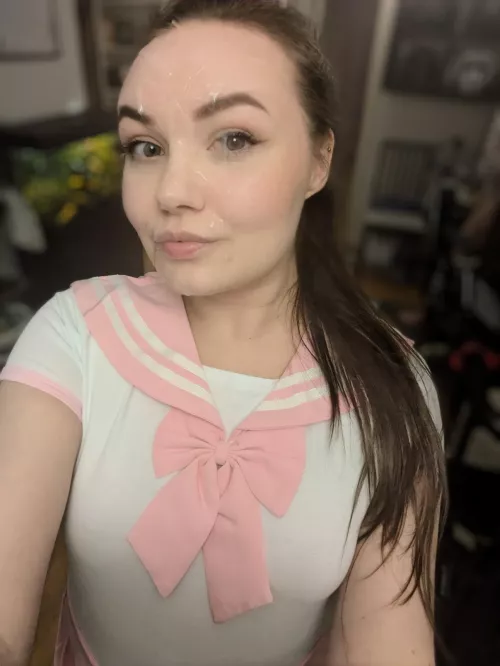 Took a selfie 🤭 by Missy_Banana