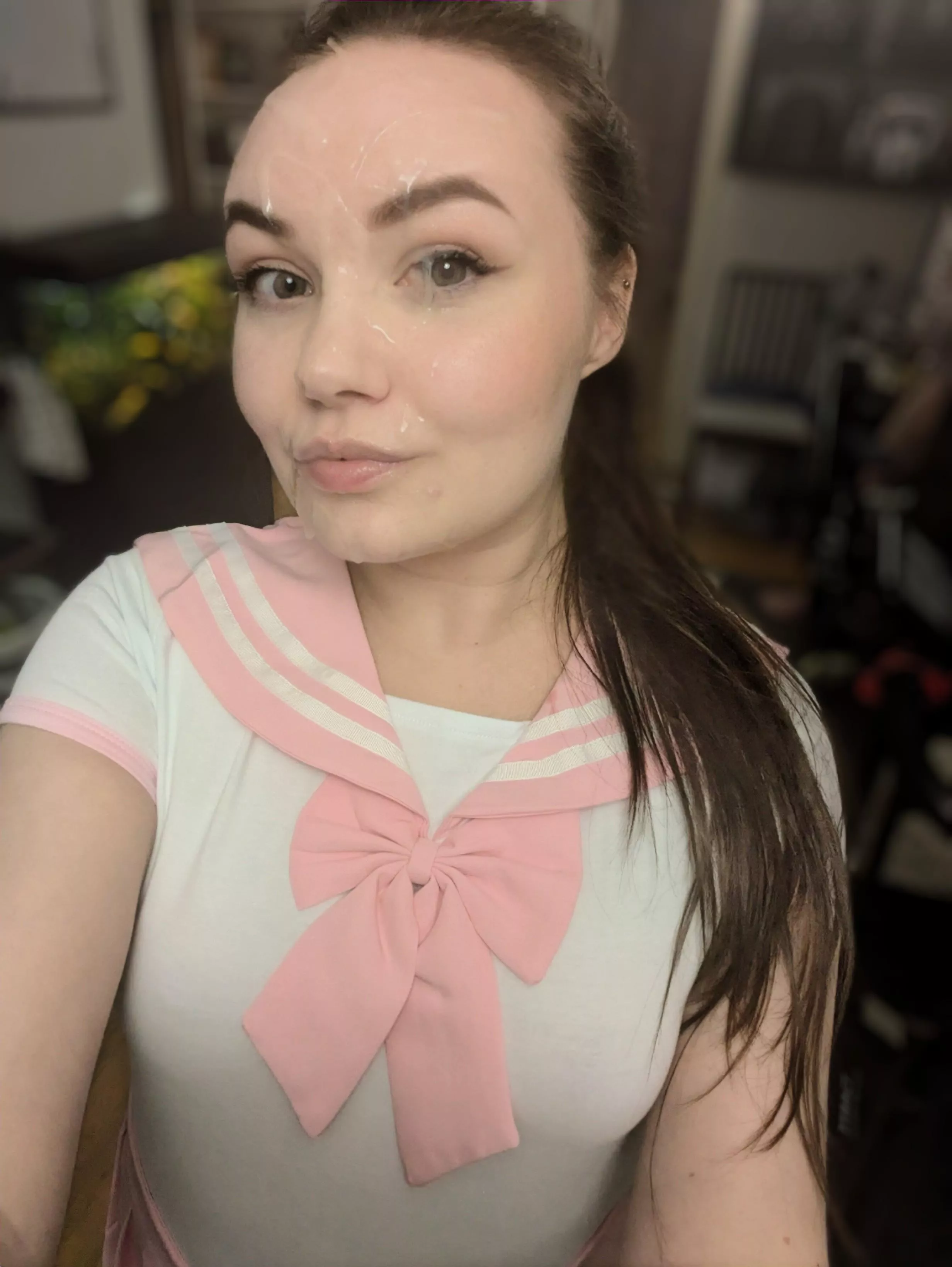 Took a selfie 🤭 posted by Missy_Banana