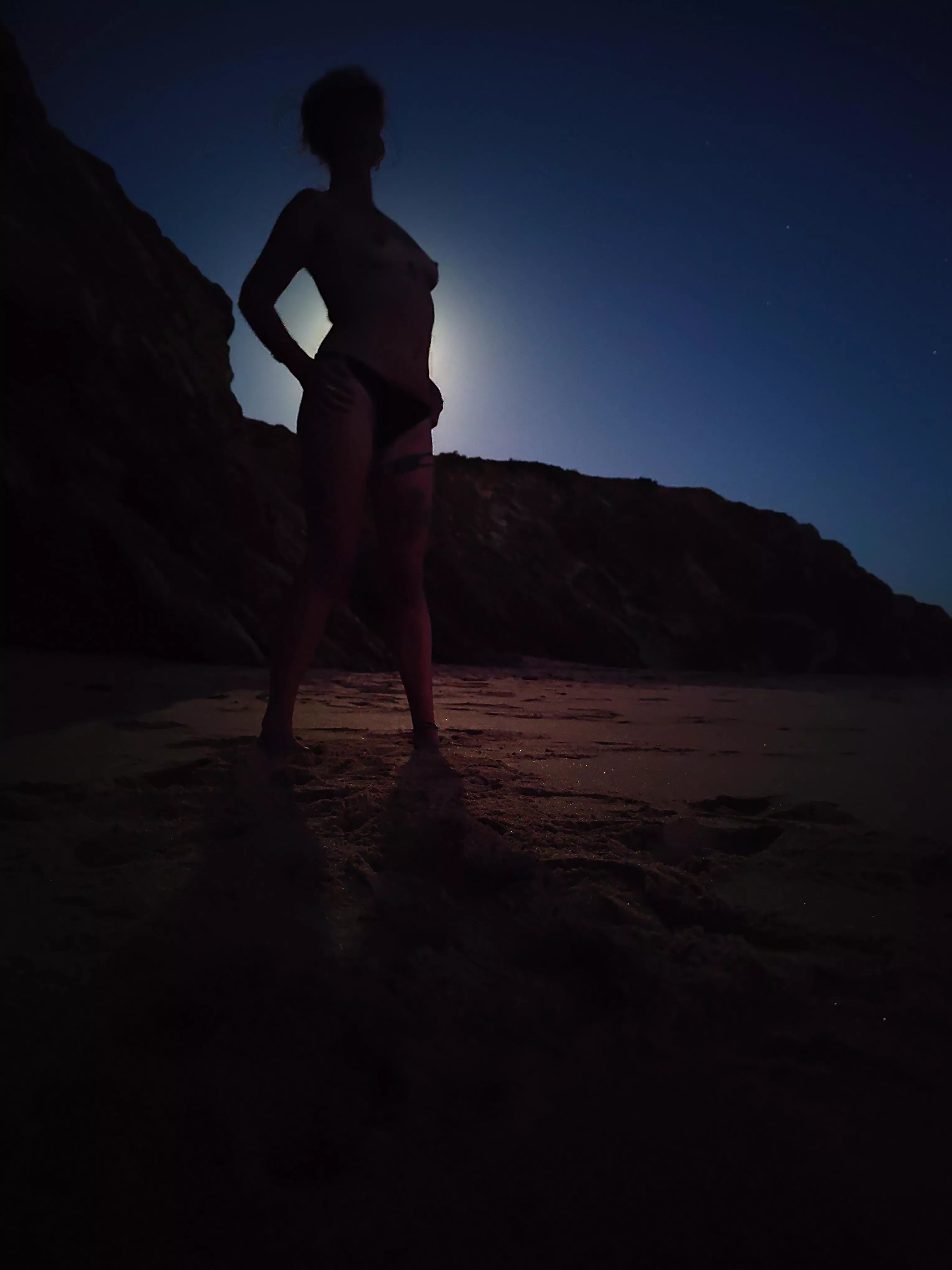 Under the moonlight  posted by rockthewelshcake