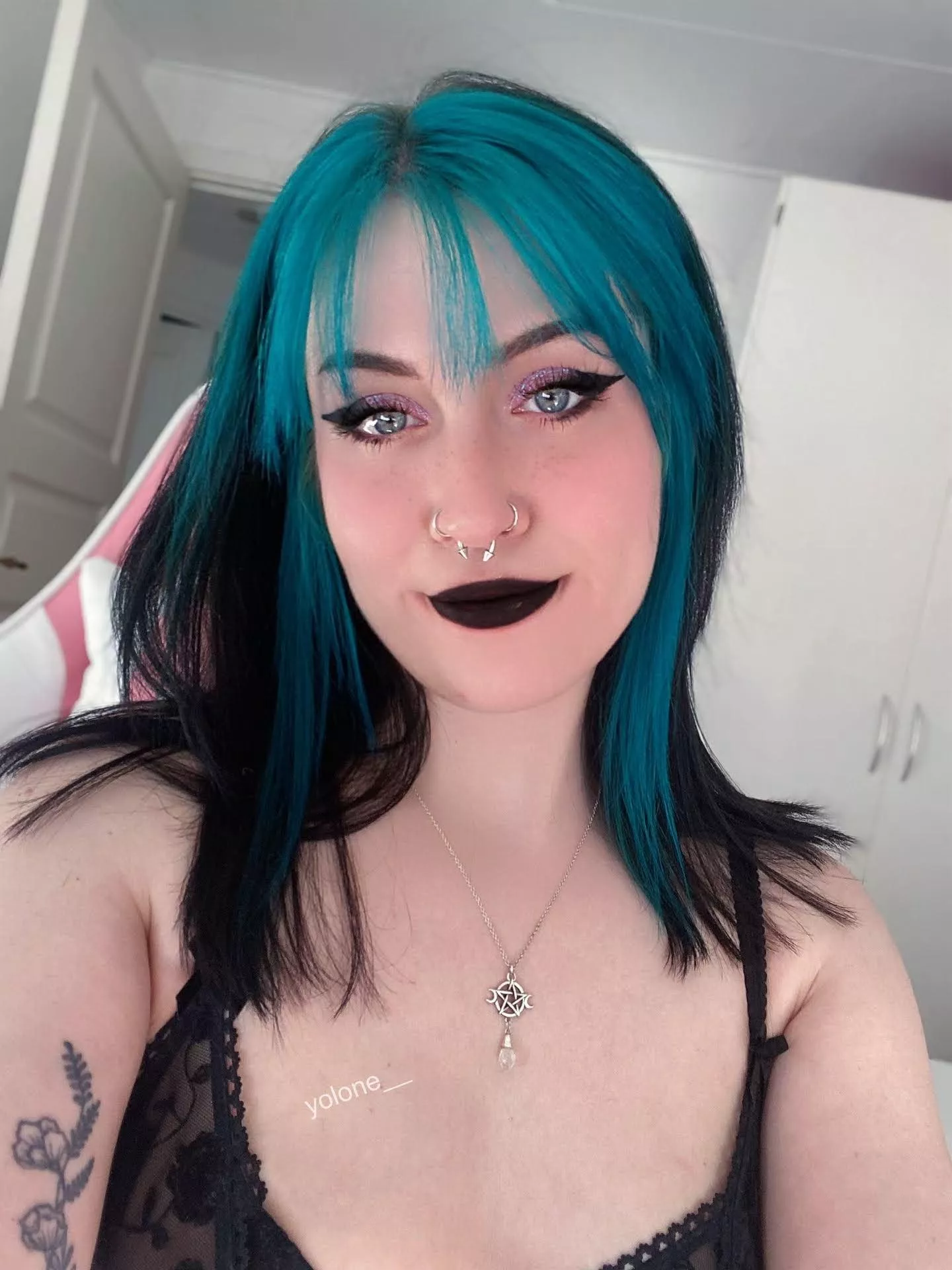 5'3 and looking for trouble 🤭 posted by yolone__