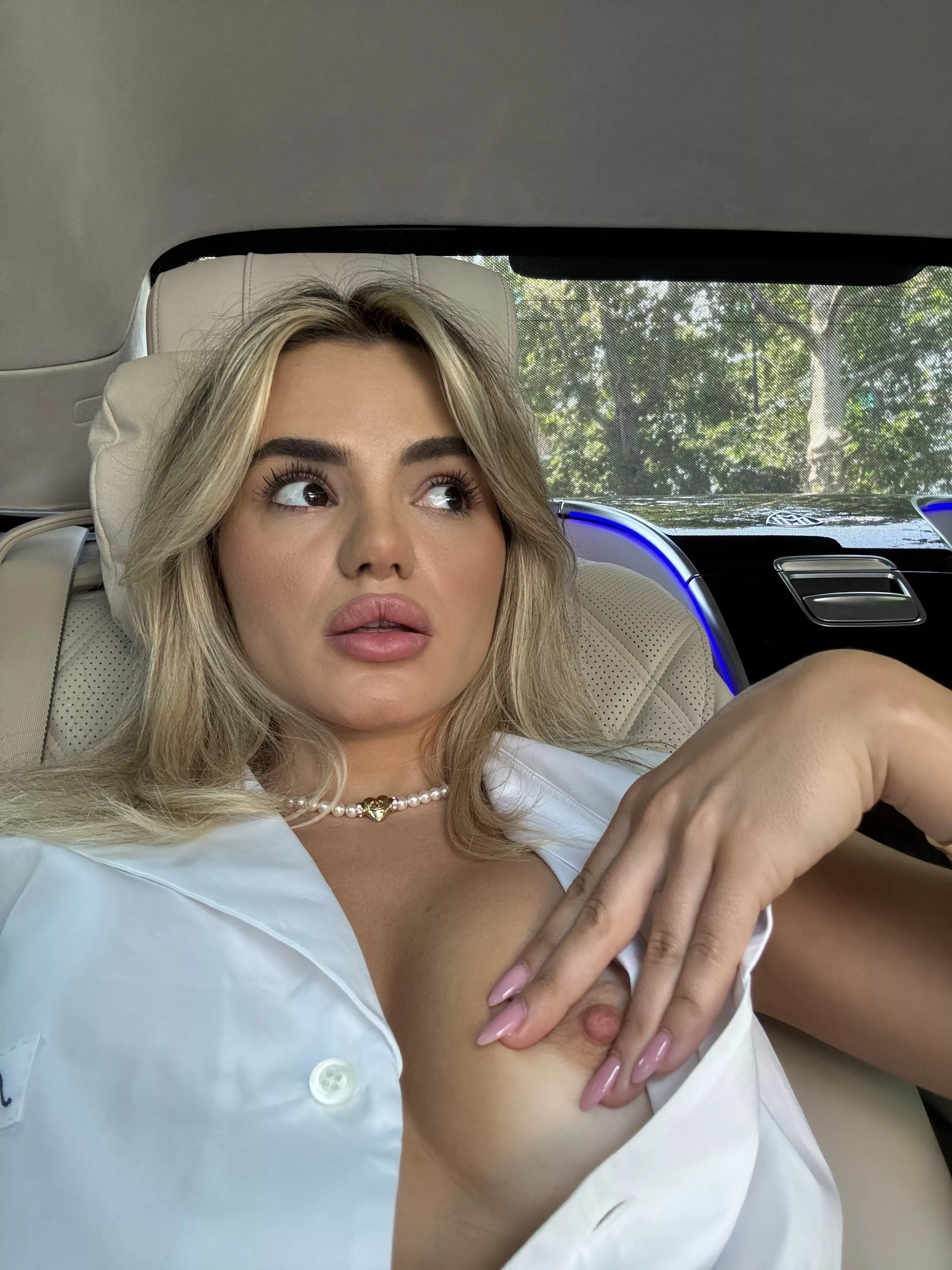 A little selfie to make your day better posted by PetiteTiina