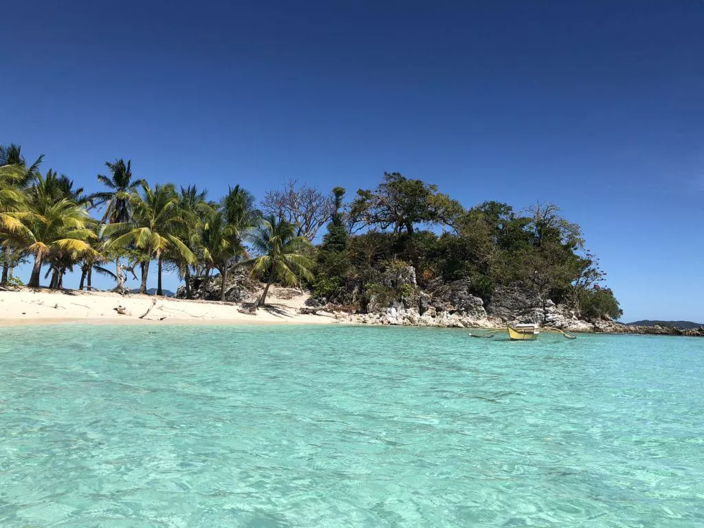 Blue water and a blue sky, what a nice day  posted by __Ashleyy__