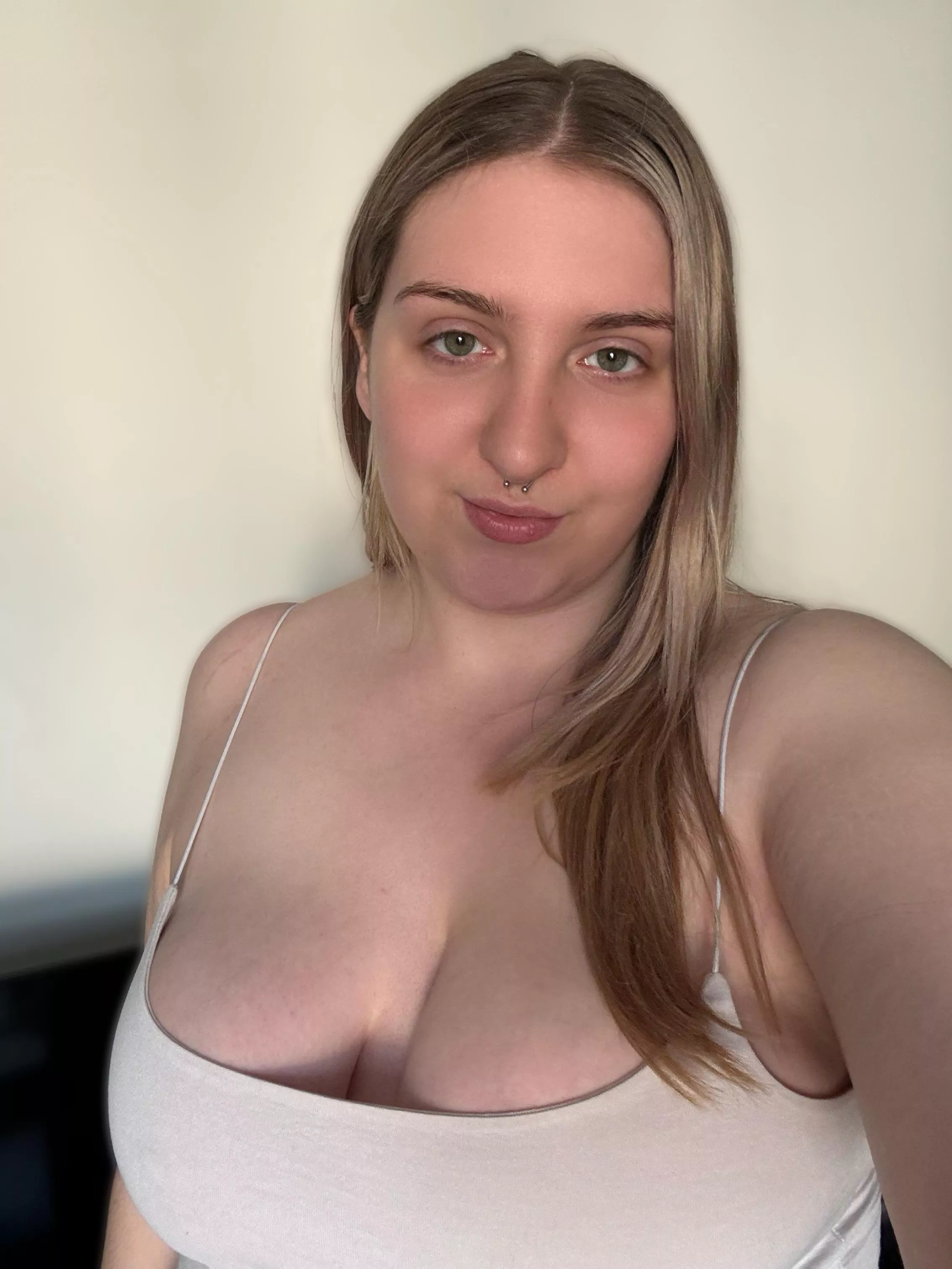 caught in the sunshine :) posted by miaroseeex