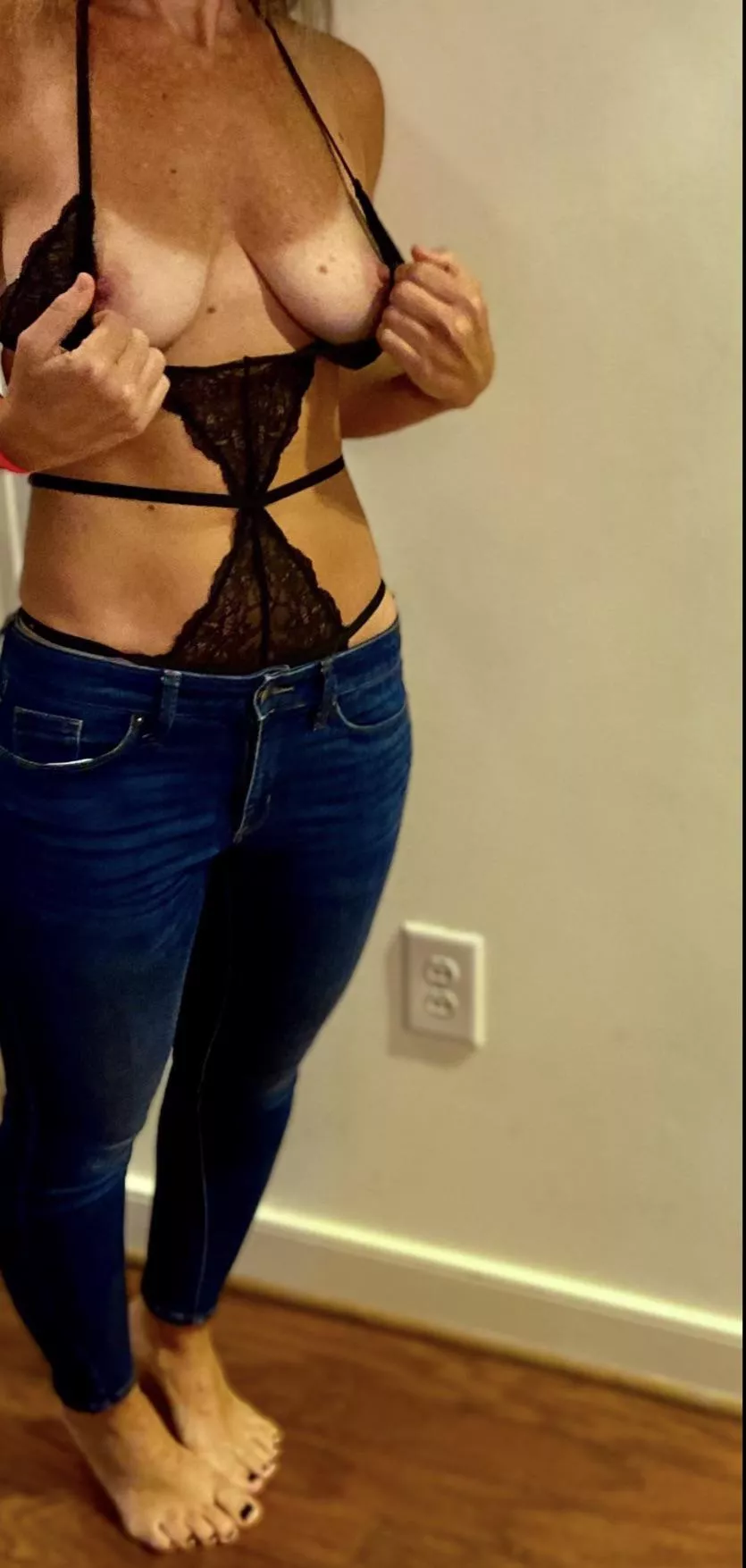 Curvy body and tan lines 43F  posted by DirtyTurtleOF