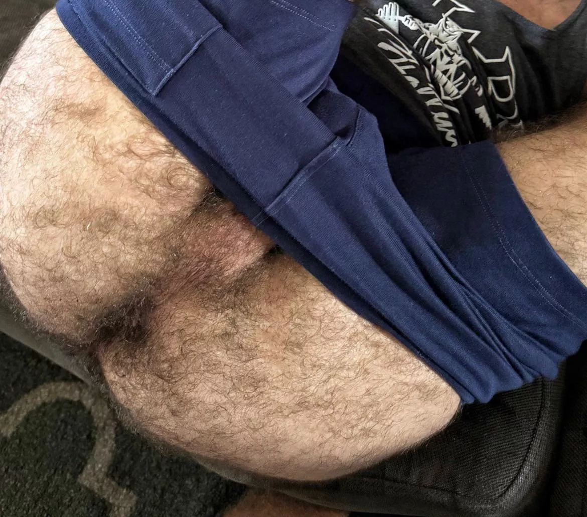 Dad’s musky post-workout ass posted by jock-dad