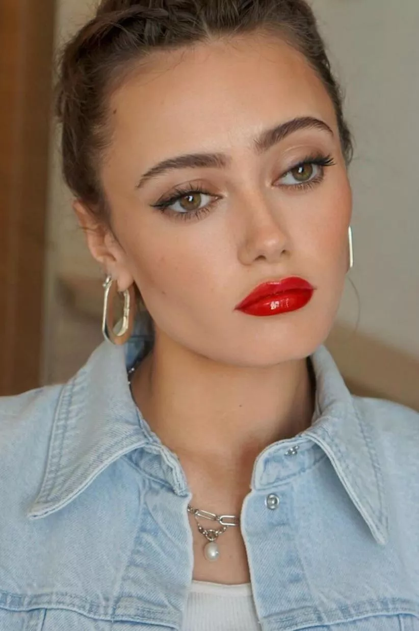 Ella Purnell posted by Ken789gh