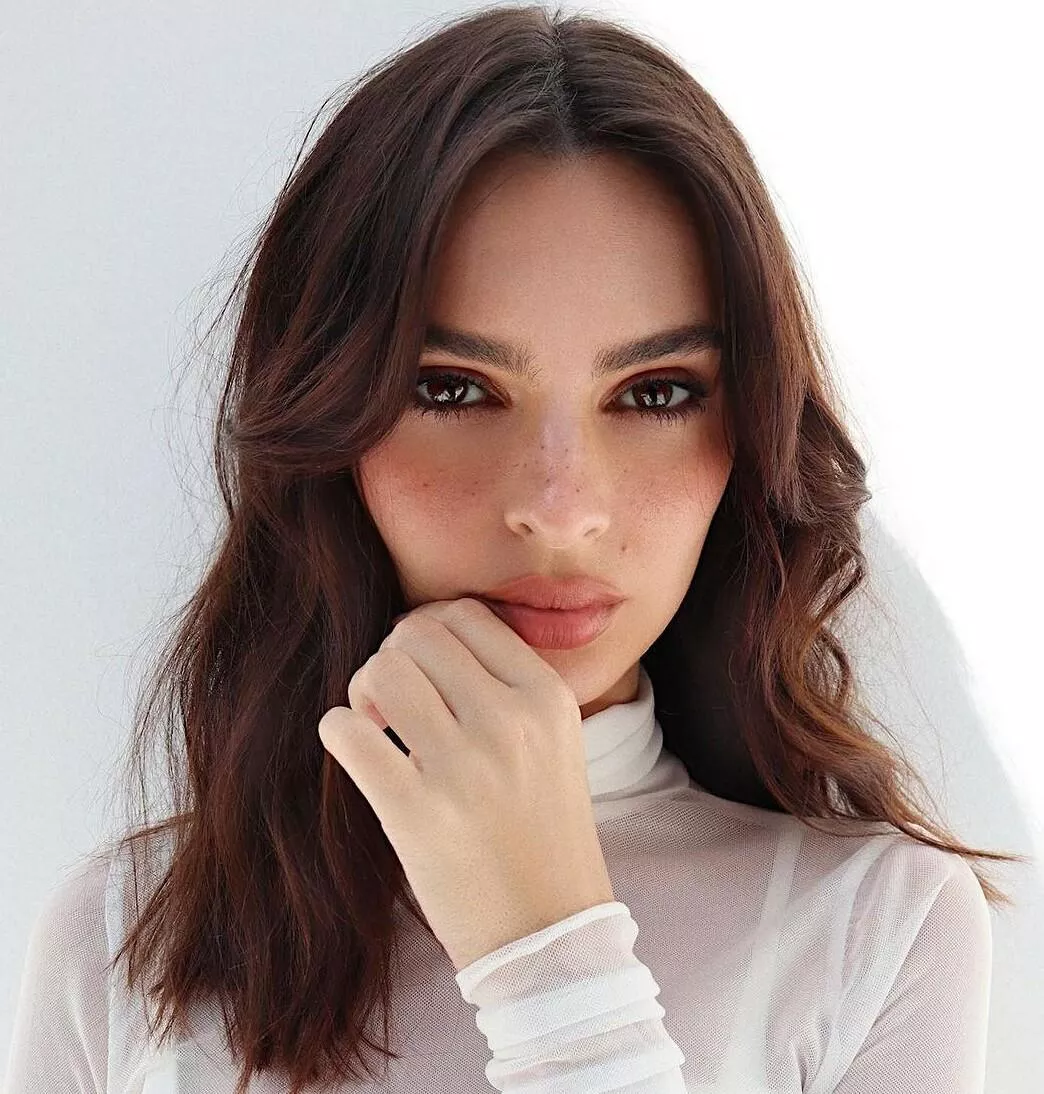 Emily Ratajkowski posted by qwer5r