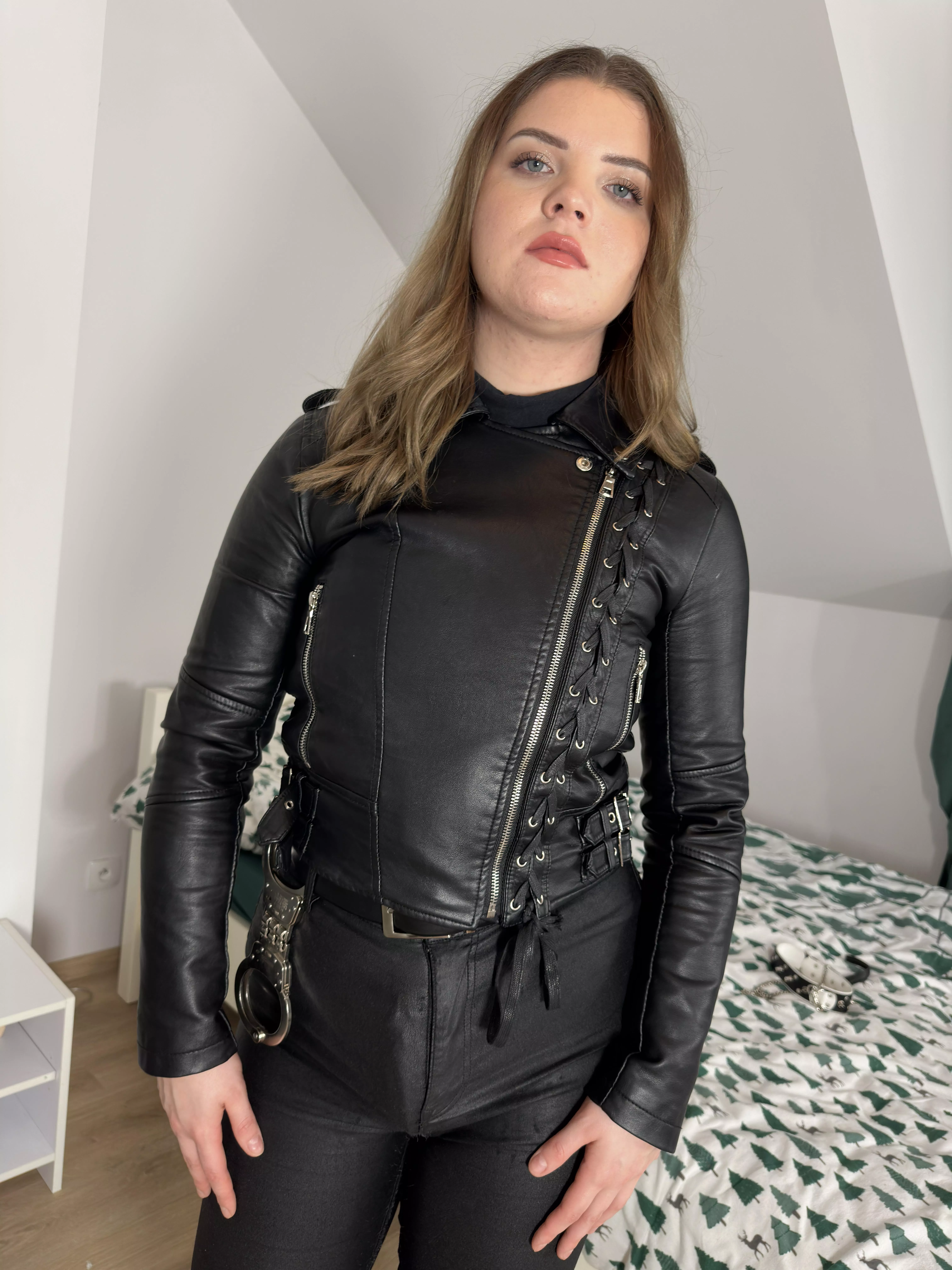 I have secret toy under my pants posted by Navlia