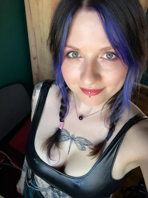 im short so I guess that the pov of anybody thats taller than 5'2 by Littlest_Fern