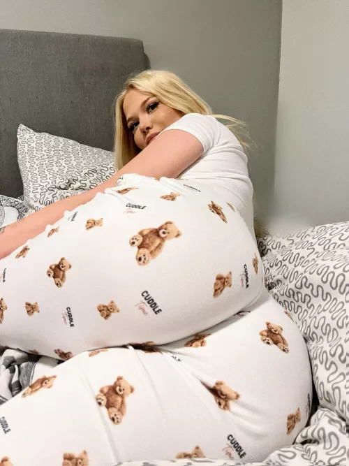 Just 18 and ready to have fun by mirellemiauu