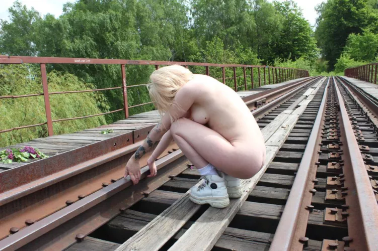 My train is running late again by yourbabygirl9