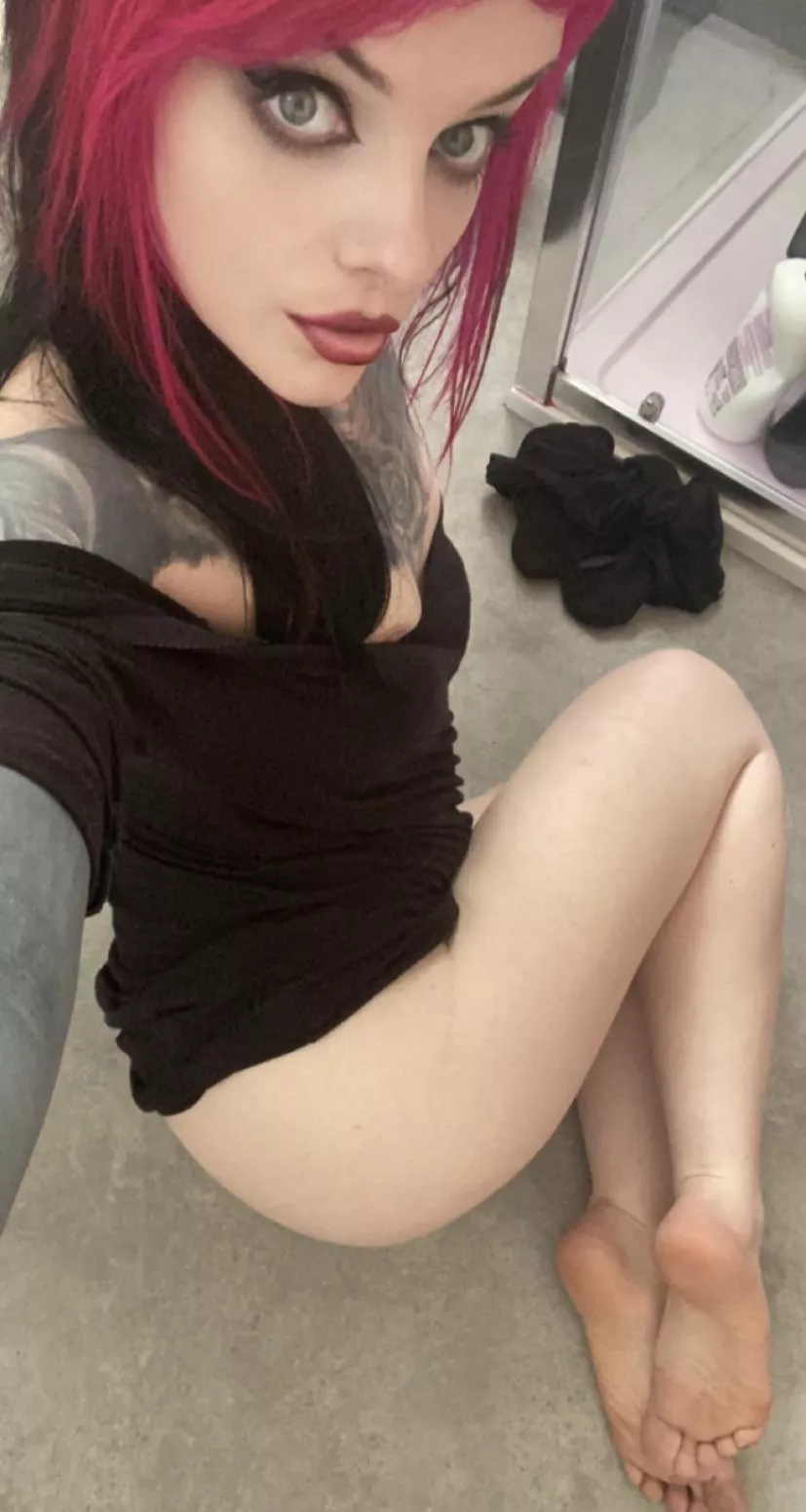 Need a man that’ll help undress me and get into bed with me after the bar  posted by PixxiGrrl_