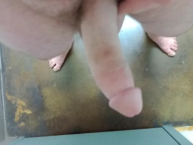 Need some kinky friends to share pics by warplatypus69