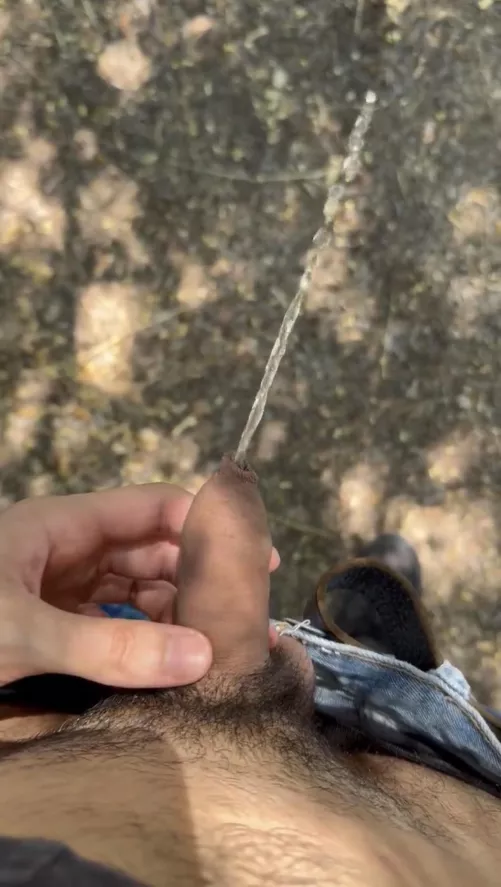 Pissing outside by MilkyWayy55