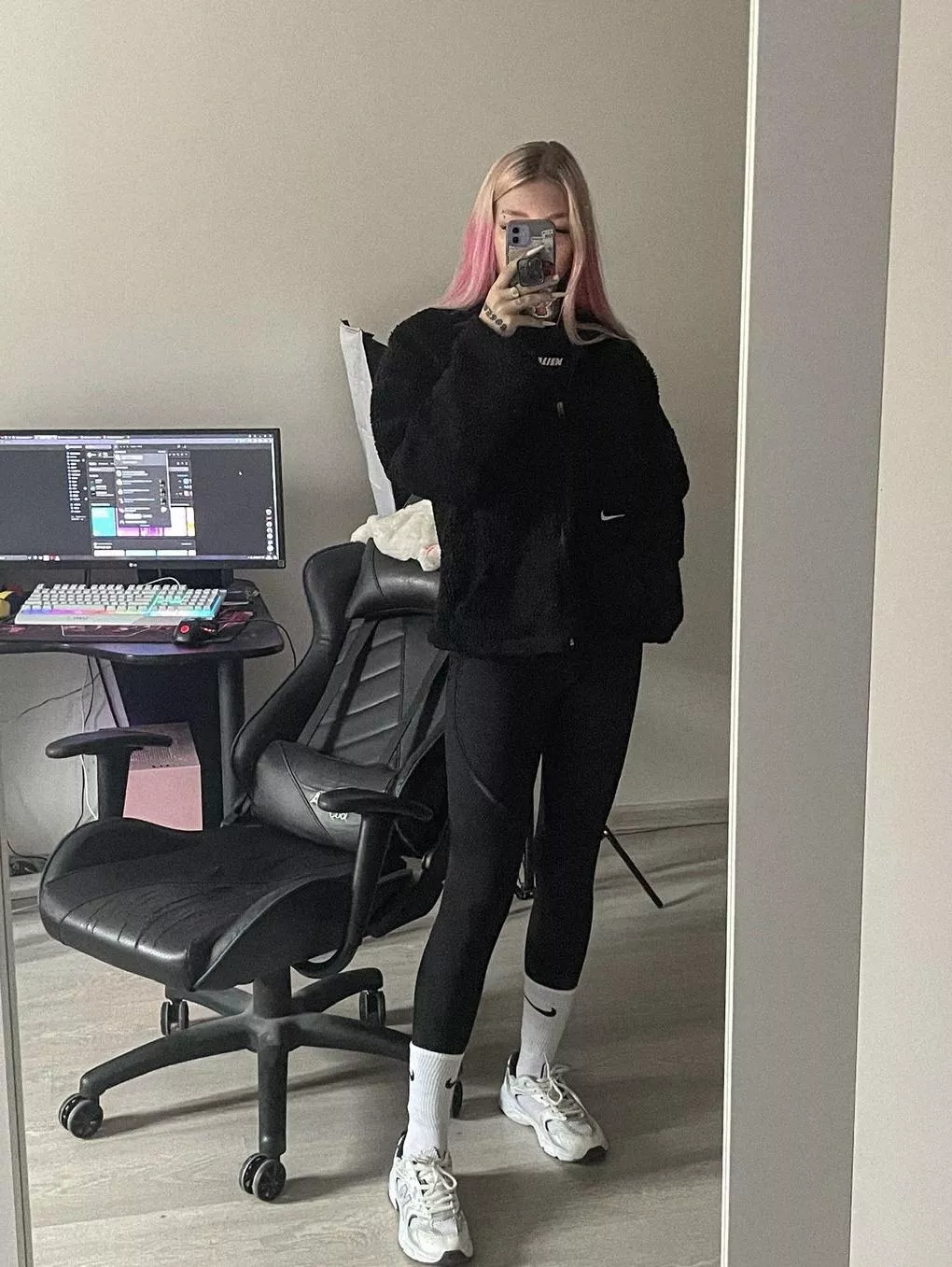 selfie before a walk posted by Wonderfullbabyy