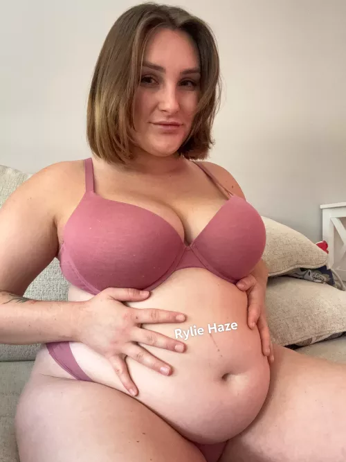 Such a fat girl now 😏 by RylieHaze