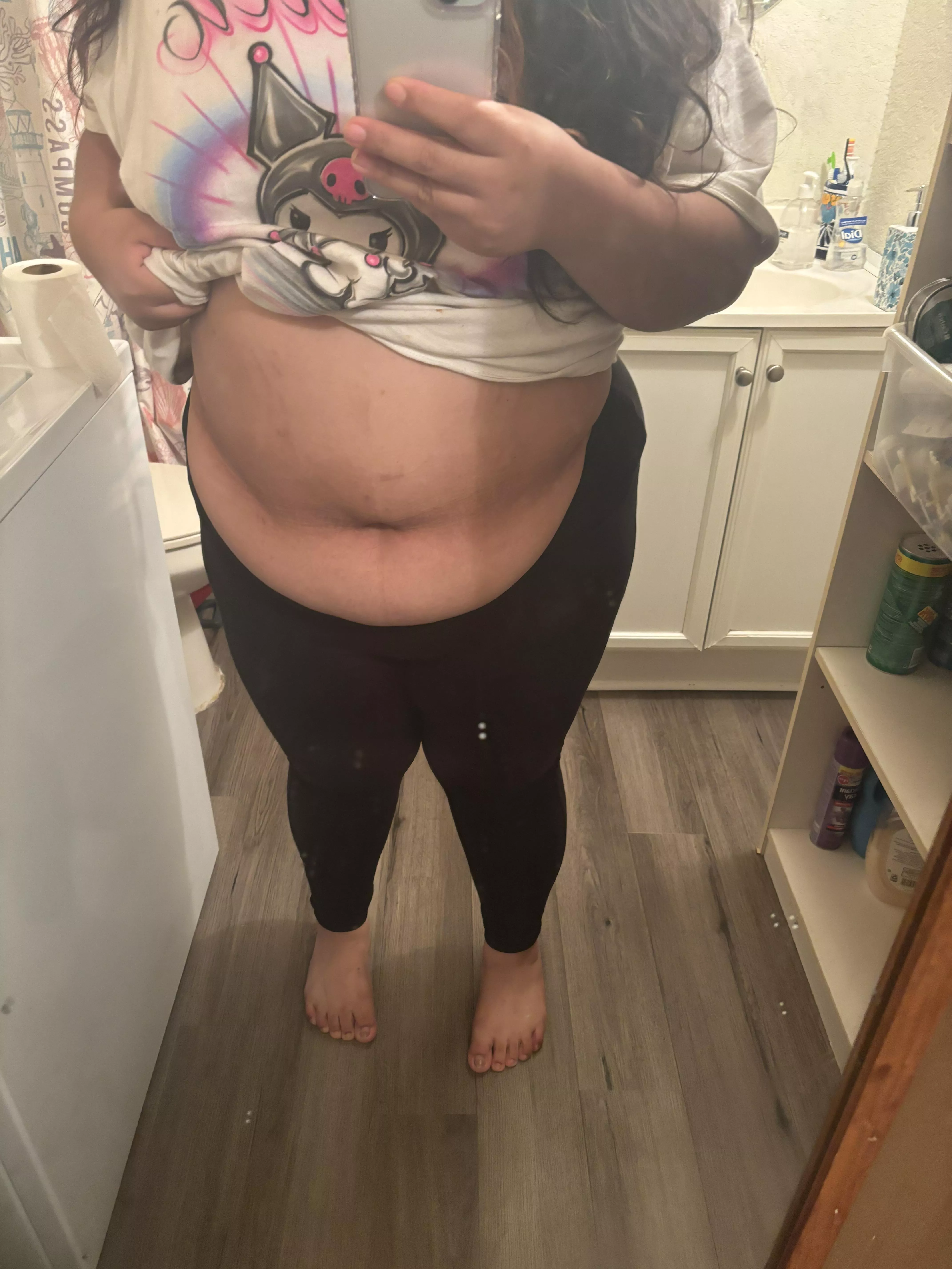 yes I have the fat girl stance lol  posted by veeluvzyou