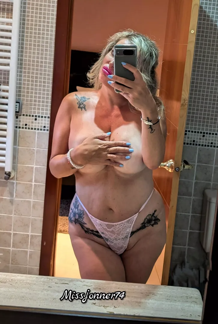 Born in 74...you like to look at me posted by missjonner74
