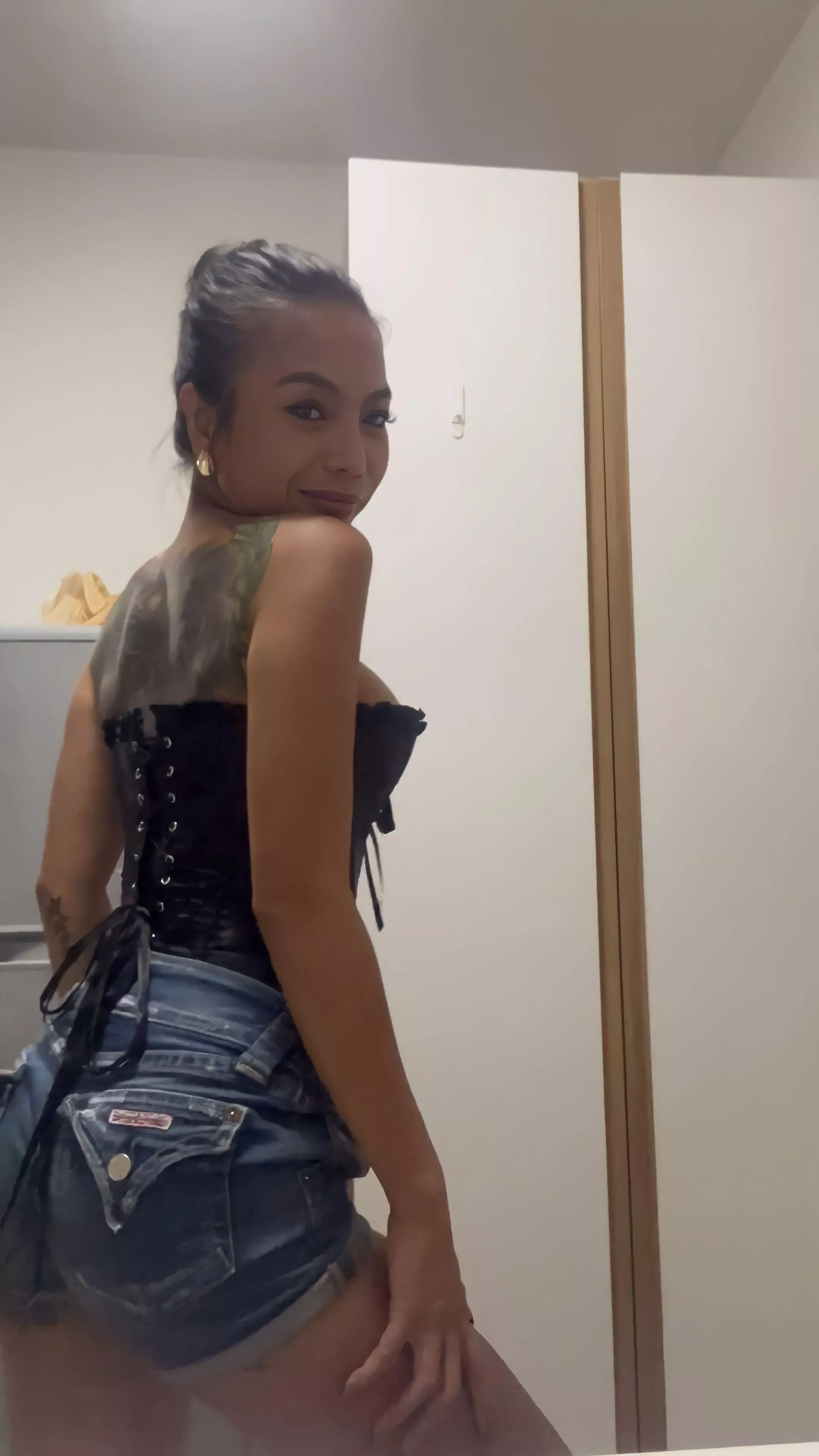 Care to join me in a game of seduction? posted by essanirvana