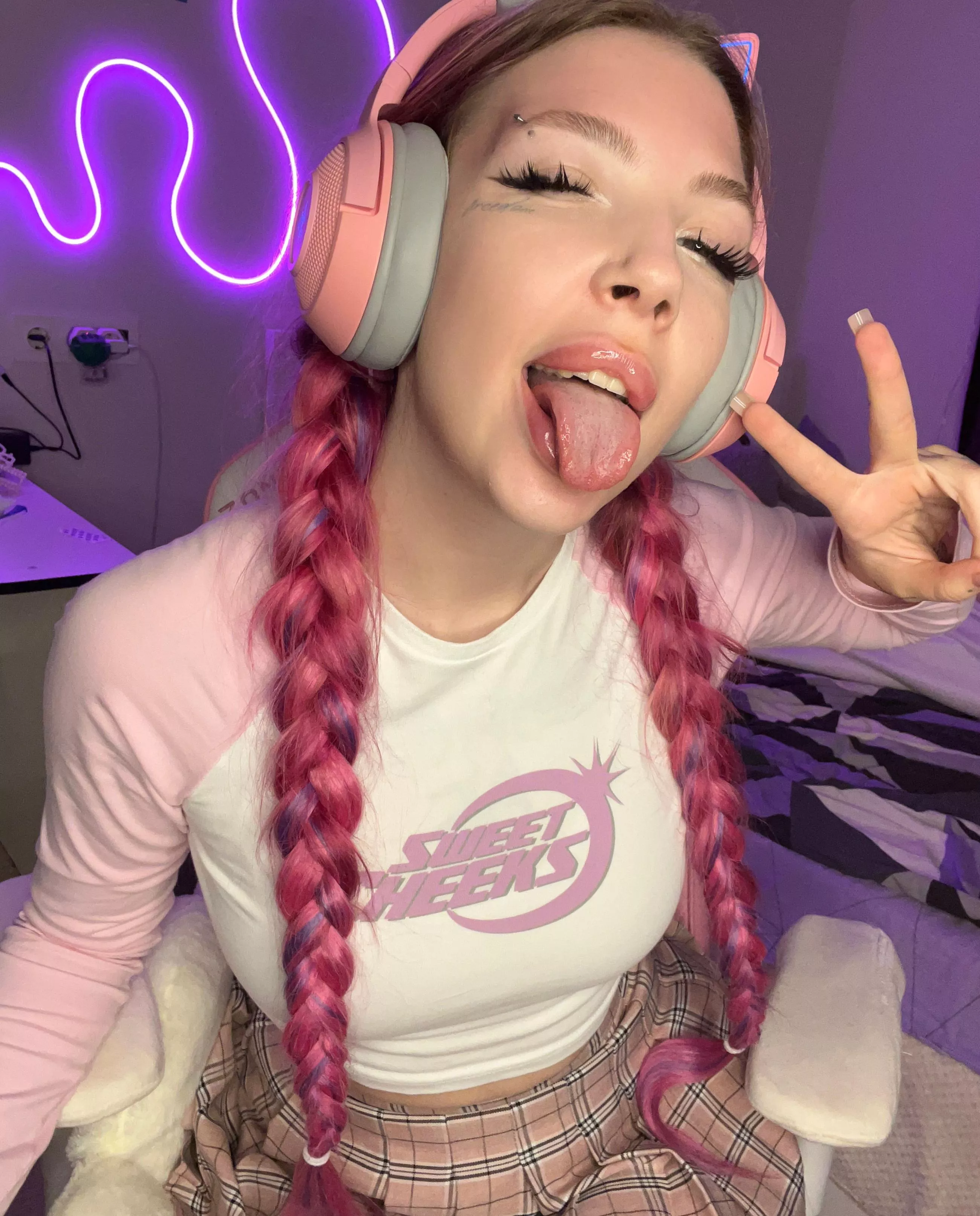 girl gamer is something very sexy posted by Wonderfullbabyy
