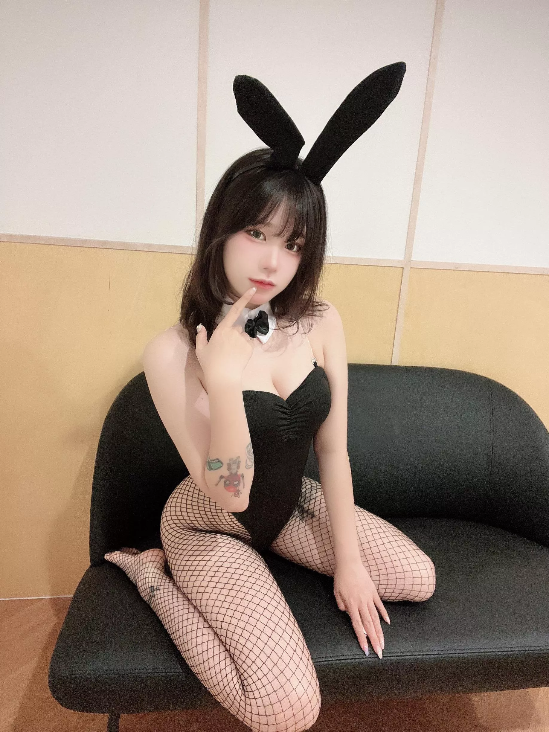 I look good in black posted by PhotoWorth