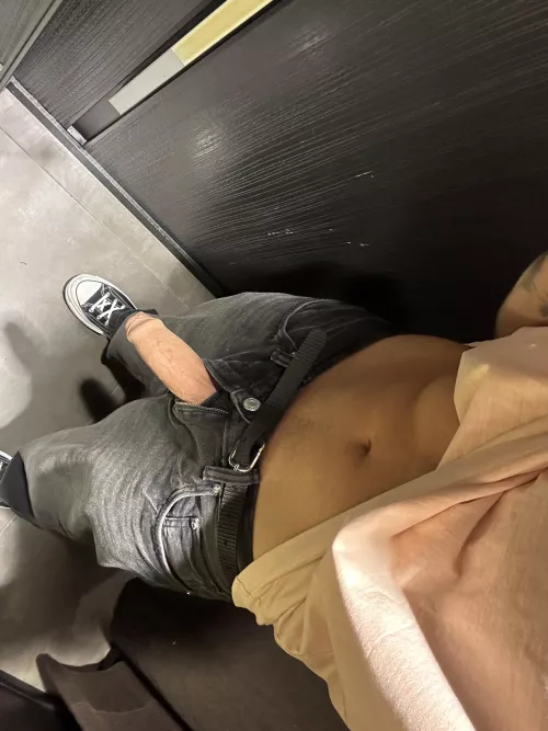 I need bros to send nudes every morning, sny volunteers?
 by Frozzy0_0