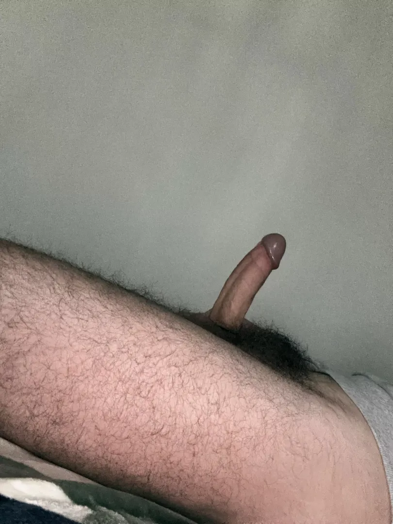 Jerking in bed 🍆💦 posted by lucas_raven