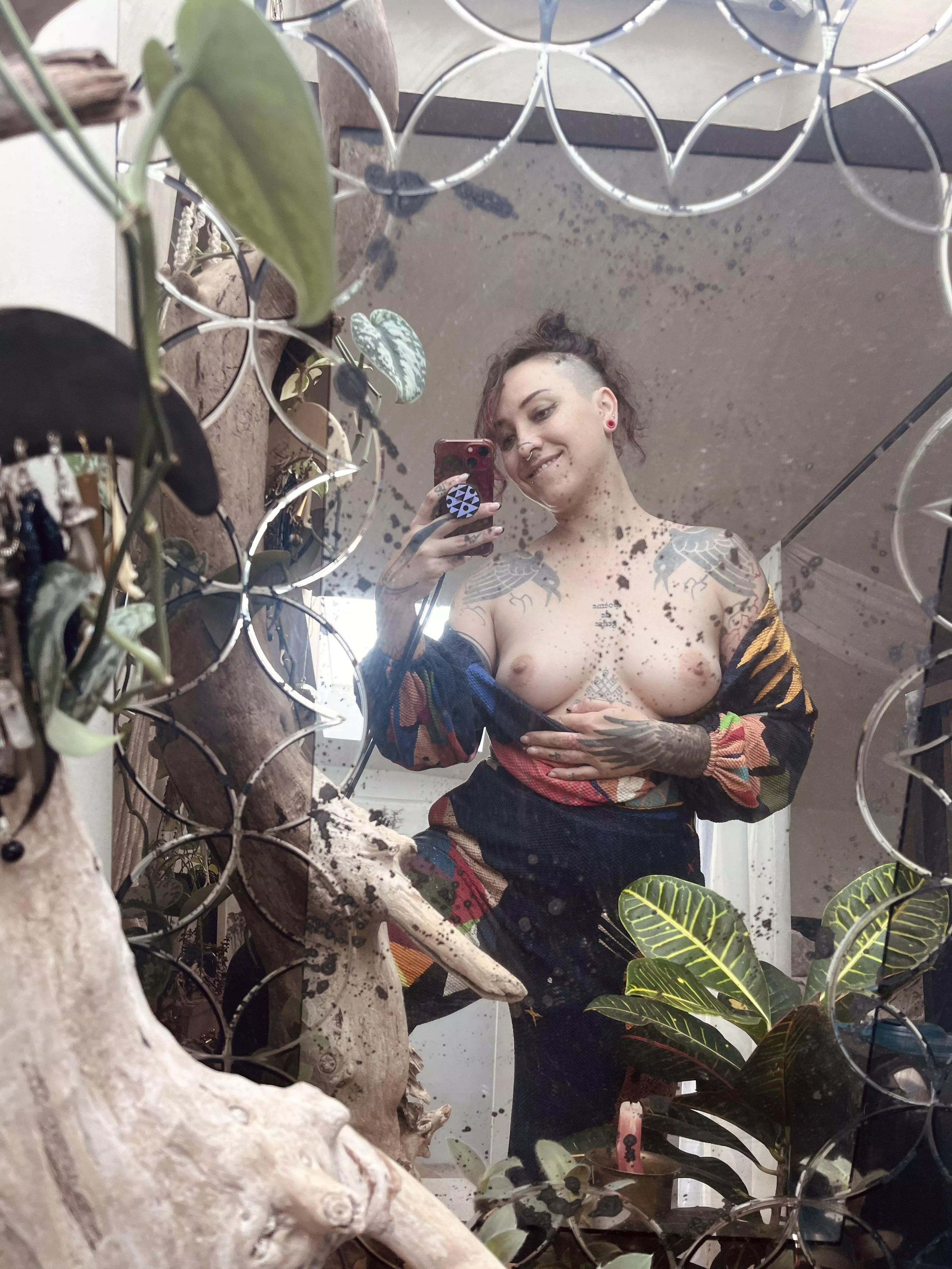 just a quick hello from the girls posted by UrsinaeVespera