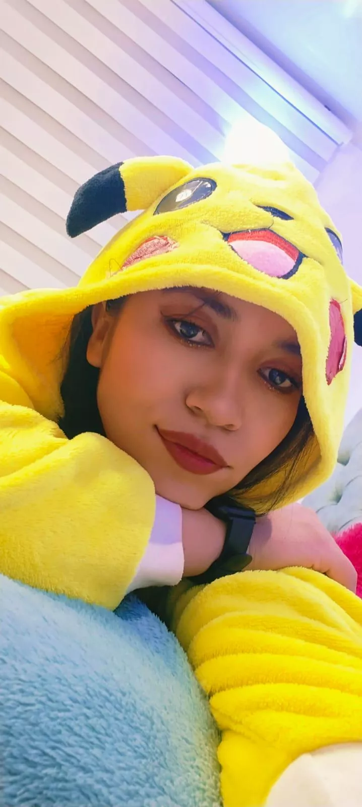 [lina_bedoya] “Ready to charge the day with positive energy. ⚡💛  posted by Lina_bedoya