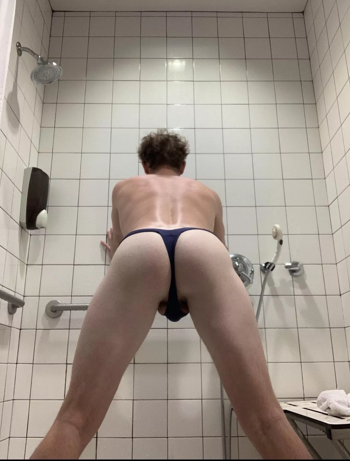 Love showing off in gym showers  posted by handsyndicate