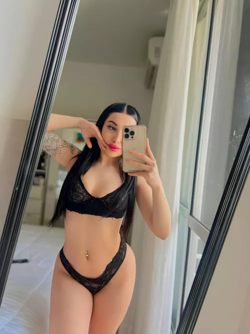 Sorry, I'm not distracting you from work am I? by thankfullythorny