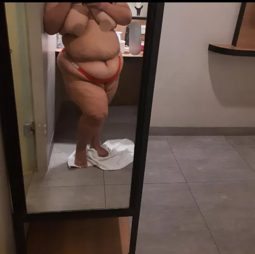 Squishy belly by fluffyof