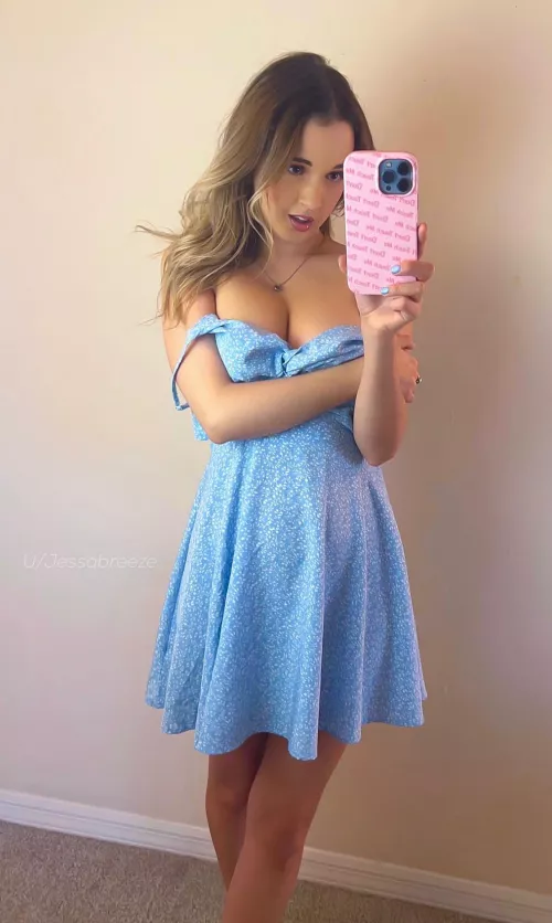 The type of girl you’ll see in sundresses every season 🍂😉 by Jessabreeze