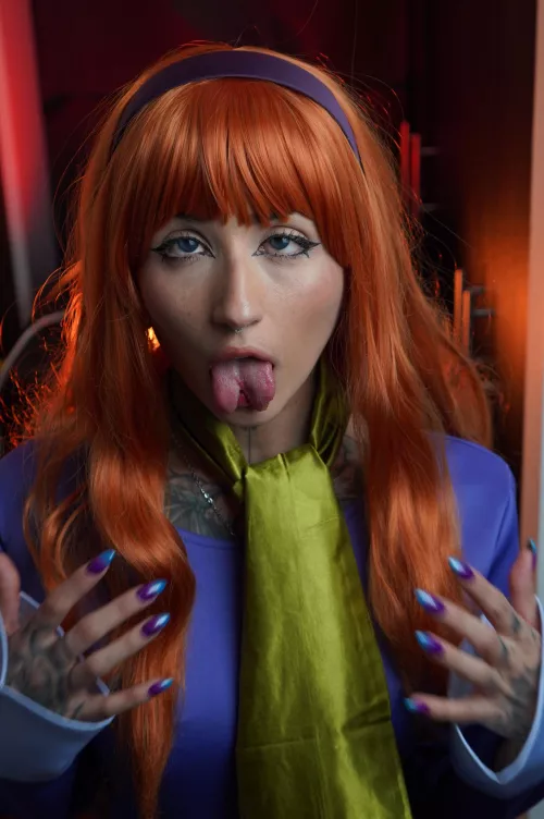 Wanna punish a cute Daphne by coxxoez