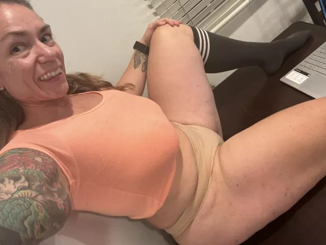 Working hard or hardly working  by cindyvanessa