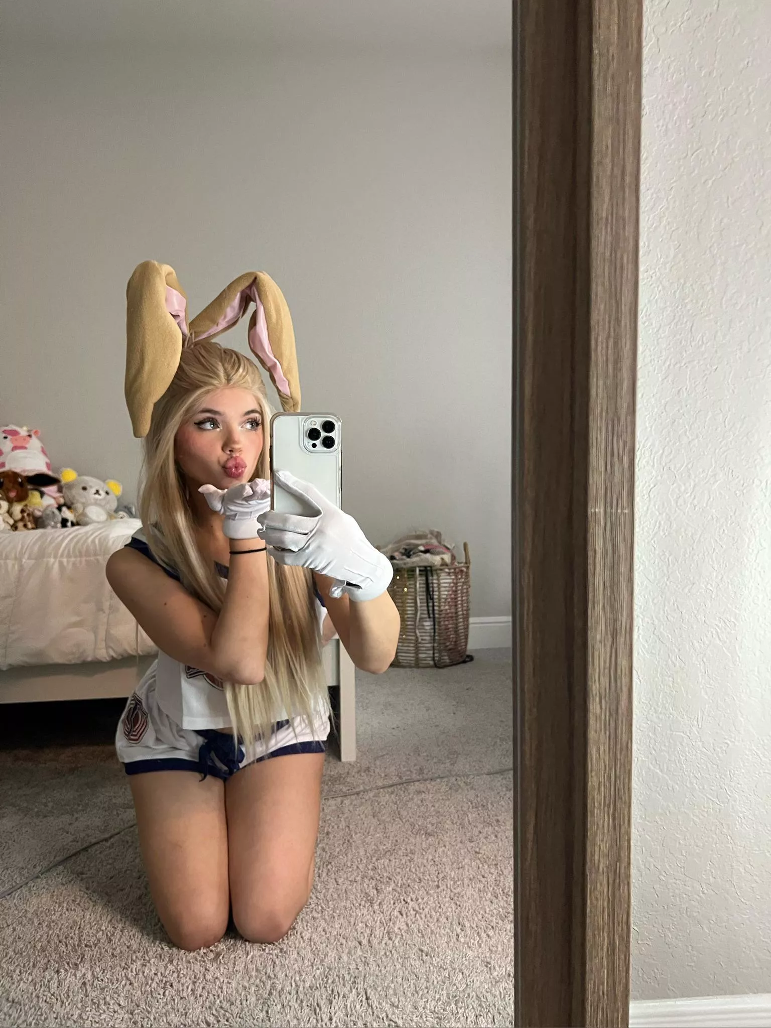 would you let Lola Bunny kiss and take care of you?  💋 posted by puppiwi