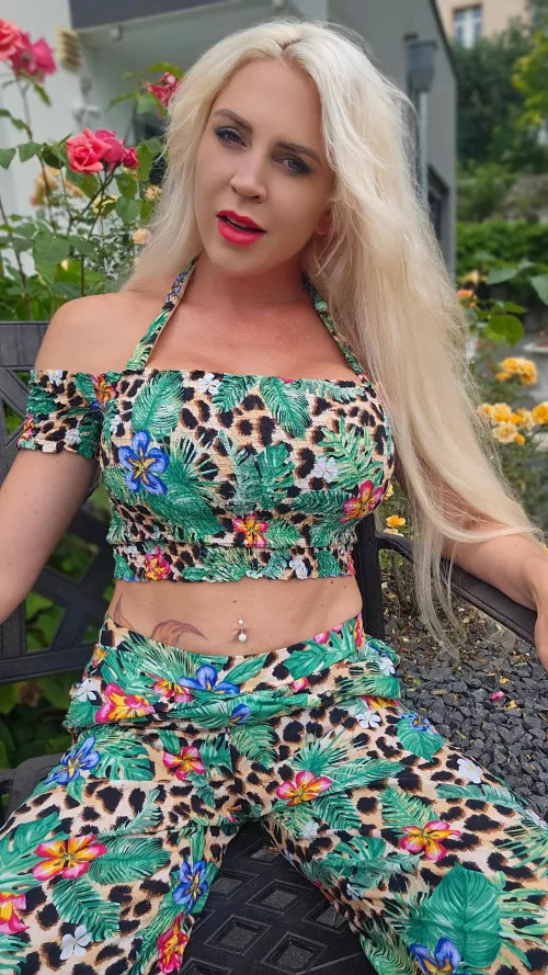 Aging has given this 60y/o the wisdom to master the art of seduction. by MILFKathy