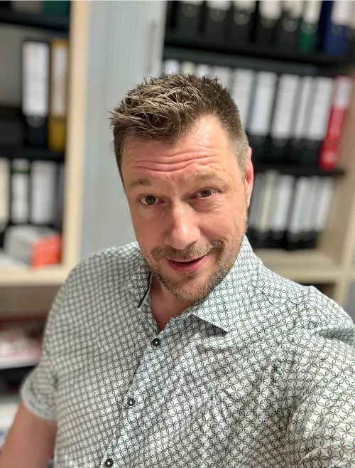 Beard away or leave? by MatthiasSunshine