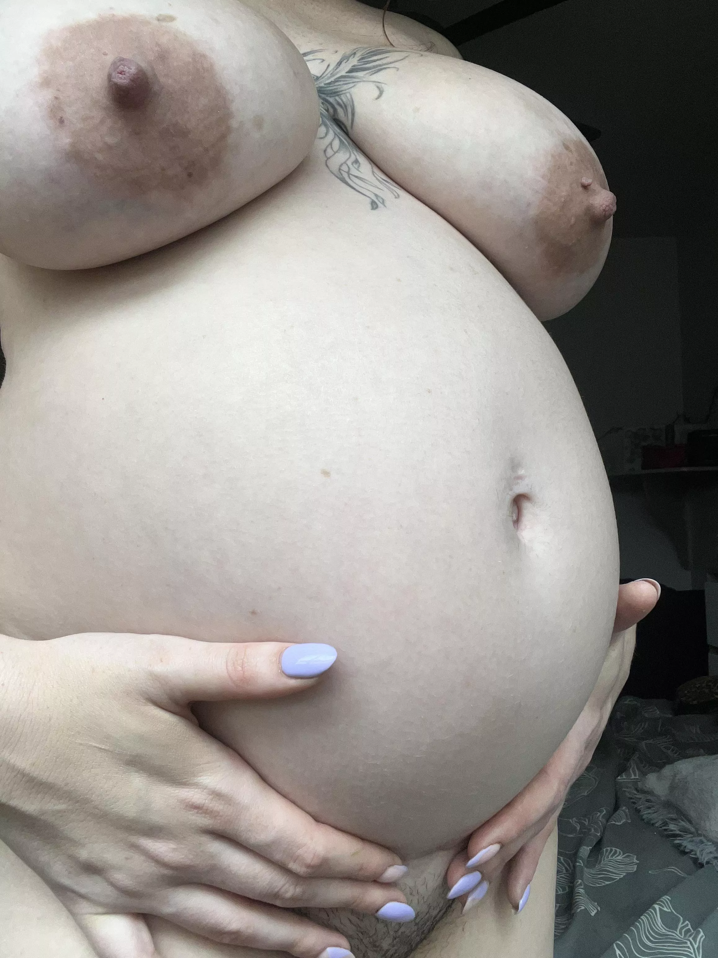 Don’t you just love hairy mommies ? posted by milky_Milfymoo