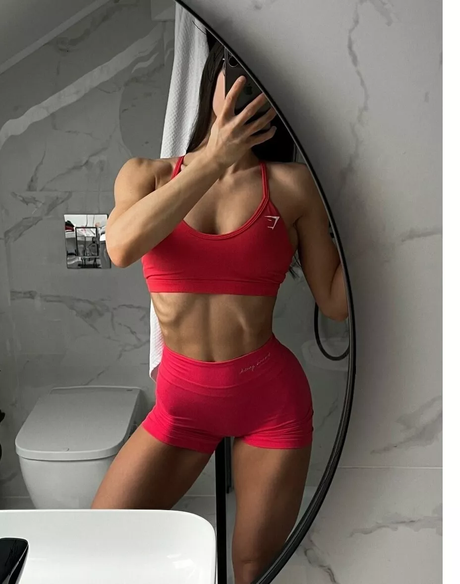 fit abs posted by linasphysique_