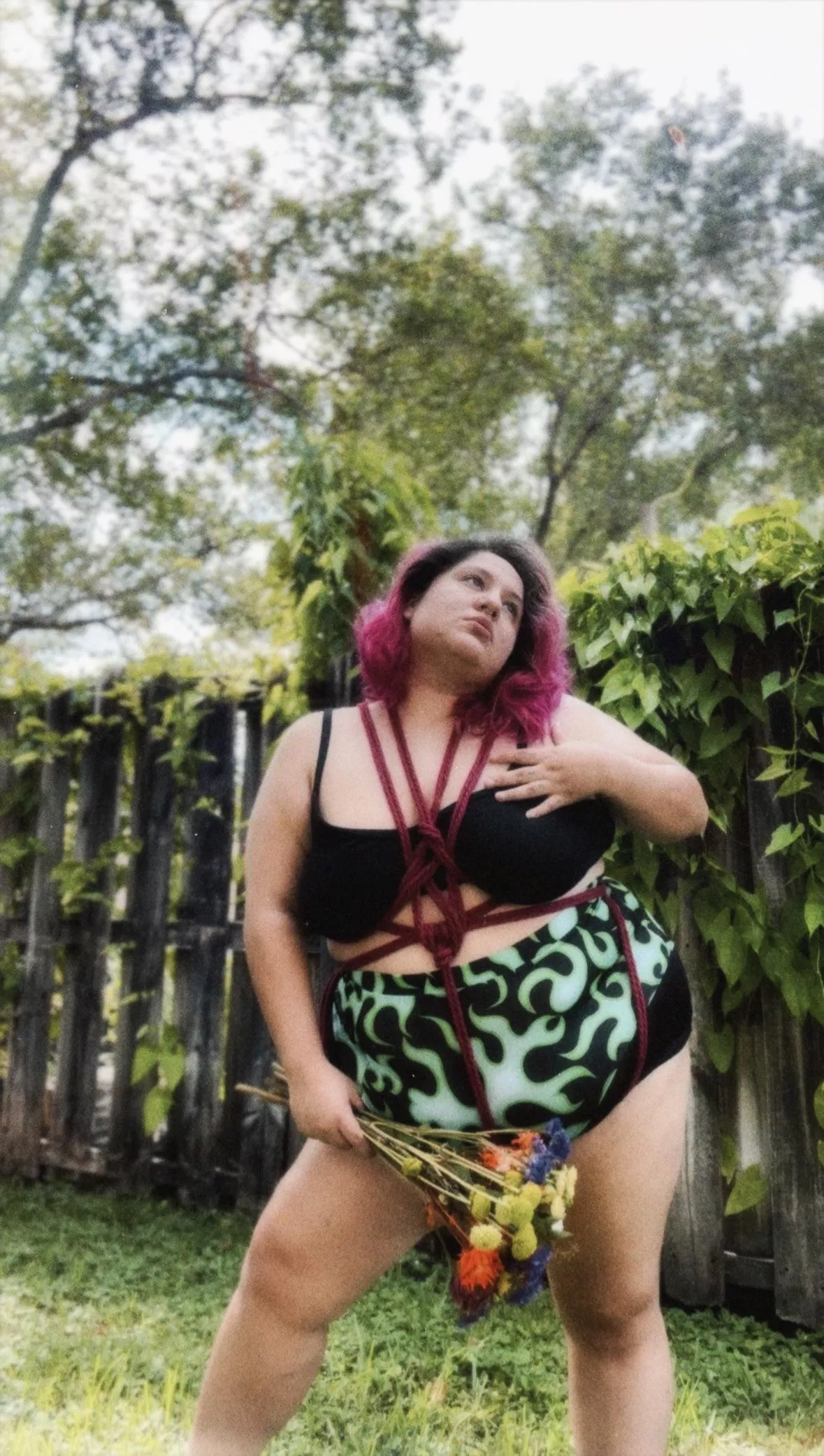 Freestyle Shibari nature photoshoot 😊🪢 posted by flowheaux