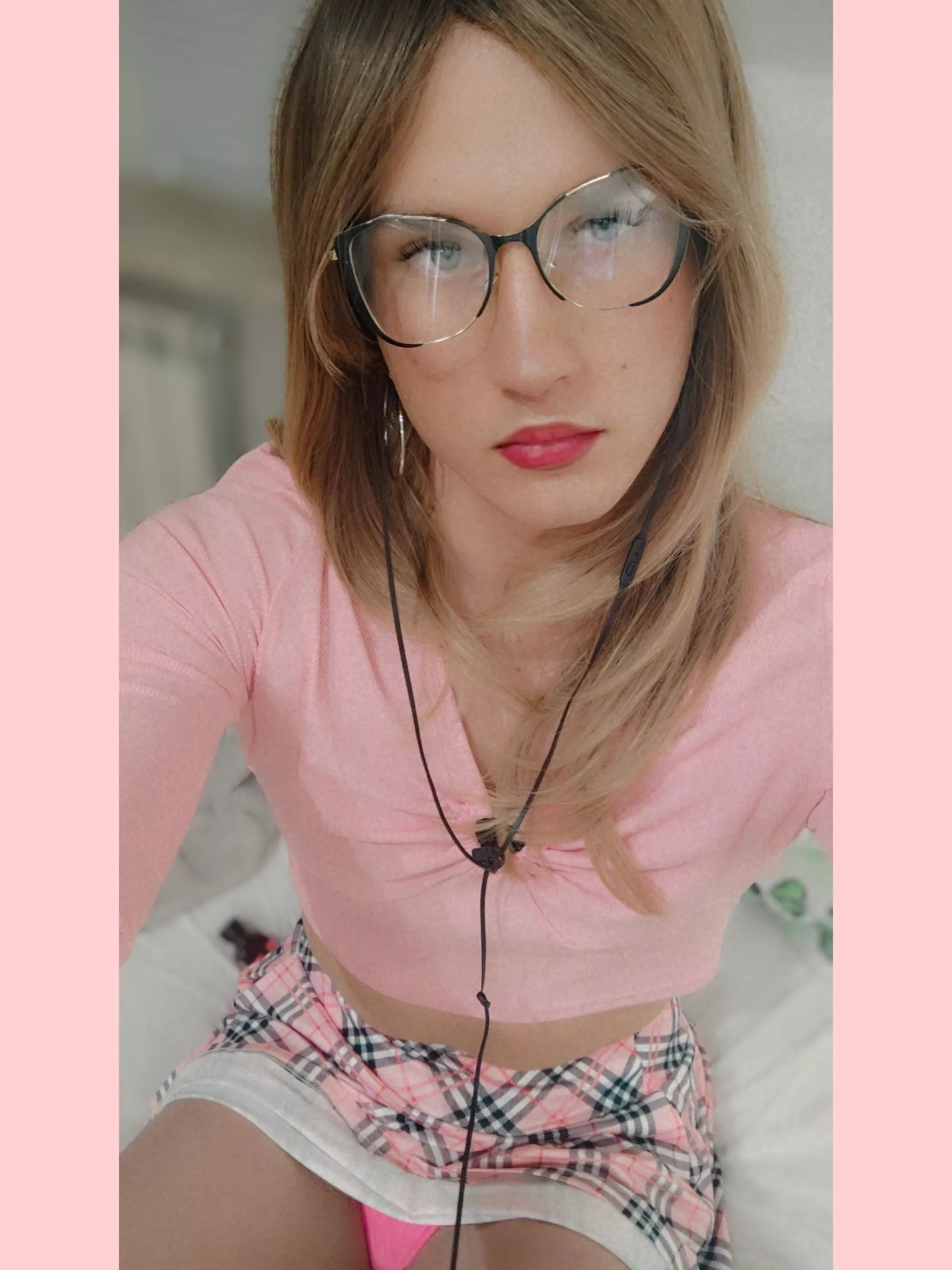 guess what I have under my panties?💋 posted by NoWay6793