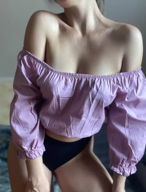 I feel cute without a bra in this blouse by sunspotsa